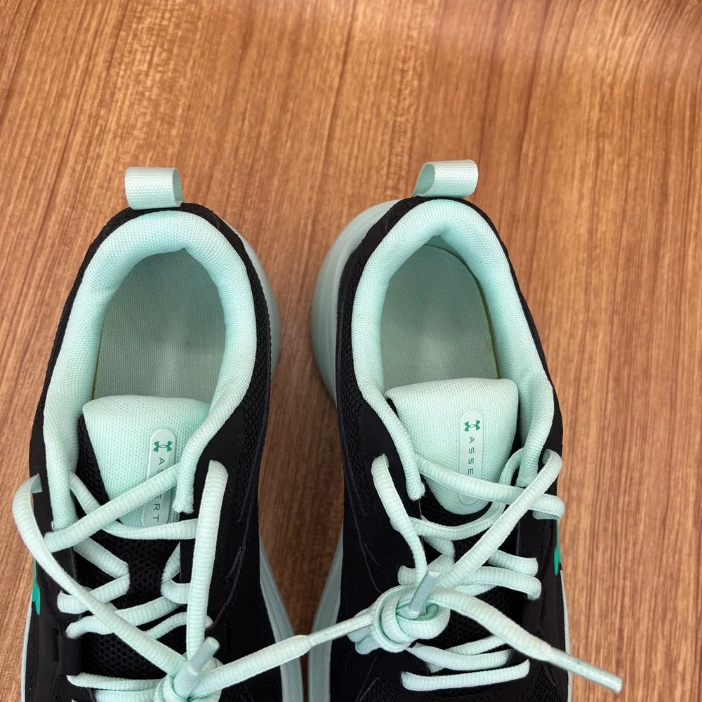 Under Armour GGS Assert 11 Youth 7Y Black Green Running Shoes 6006914-002 NEW